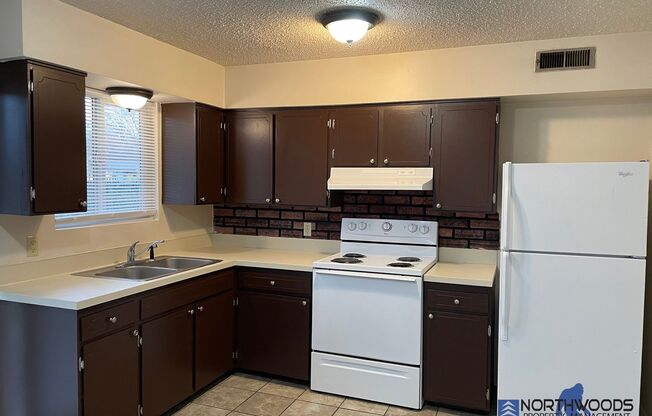 2 beds, 1 bath, $1,350, Unit UNIT # 2