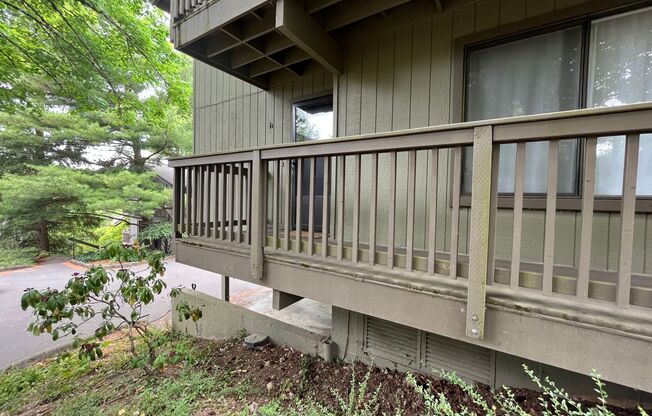 Charming 1Bd + 1Ba Condo in West Haven-Sylvan! Community Pool, Sauna, Hot Tub, Fitness Center and Laundry!!