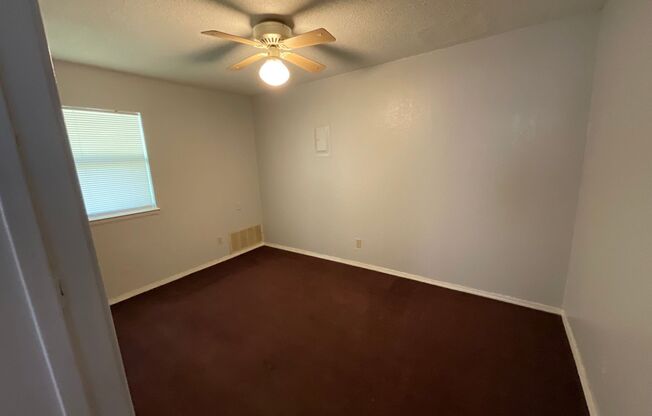 2 beds, 1 bath, $925