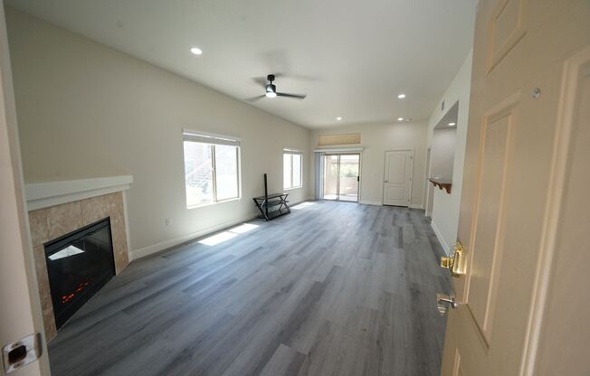 2 beds, 2 baths, $1,550, Unit Building 10
