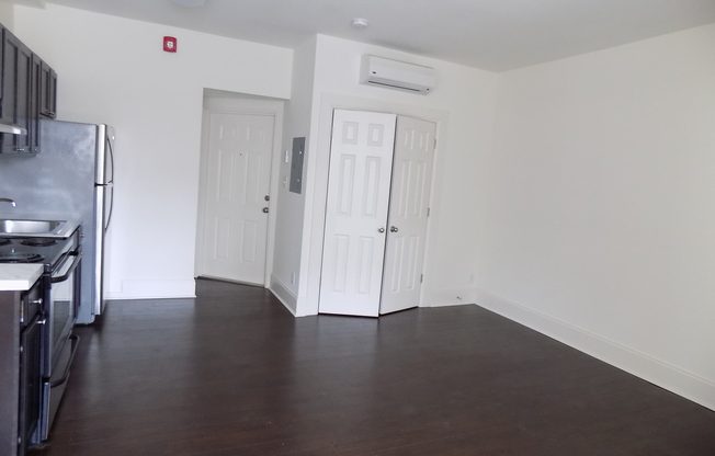 Studio, 1 bath, 1,200 sqft, $1,200, Unit 1012-3B