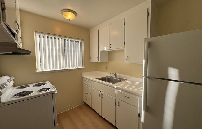 Great Value! Downstairs 1 bedroom 1 bath apartment w/ assigned parking!