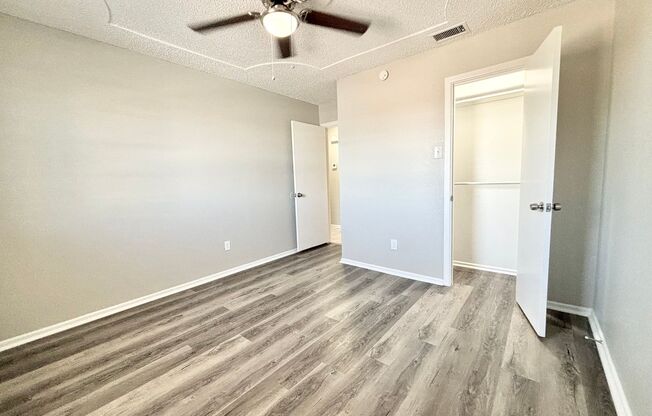 2 beds, 1 bath, 890 sqft, $945, Unit #7