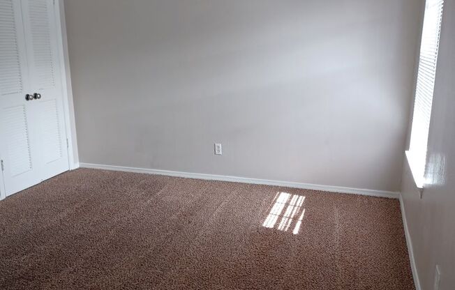 3 beds, 2 baths, 1,320 sqft, $1,320, Unit 79