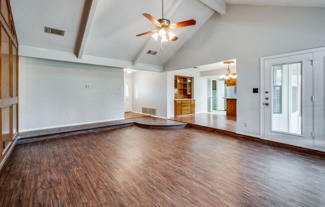 Spacious 4-Bedroom Oasis in South Arlington with Stunning Views and Modern Upgrades!