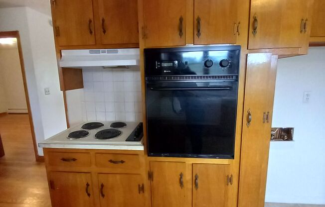 2 beds, 1 bath, 903 sqft, $1,250, Unit B-2