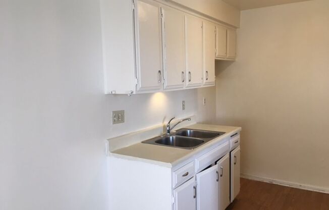 1 bed, 1 bath, $1,995, Unit 05