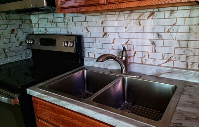 2 beds, 1 bath, 950 sqft, $1,599, Unit #6