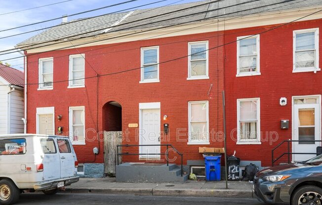118 S LOCUST ST