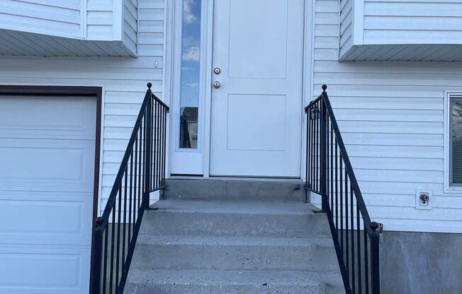 3 bedroom, 1 bath unit. Newly Remodeled.