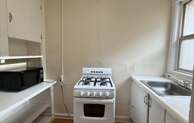 Studio, 1 bath, 280 sqft, $995, Unit A