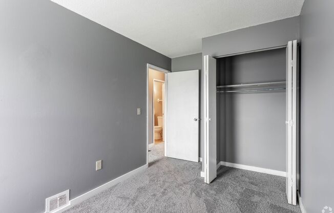 3 beds, 1.5 baths, 970 sqft, $1,299, Unit 385