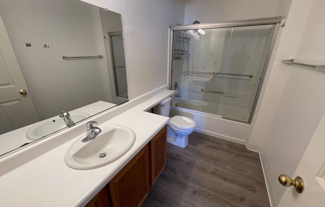 2 beds, 1 bath, $2,590