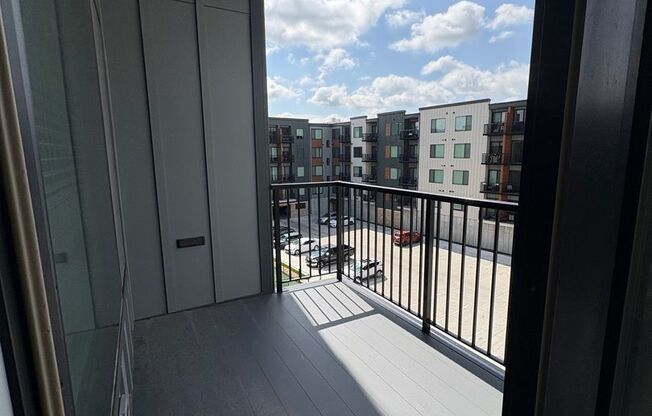 2 beds, 2 baths, 1,296 sqft, $1,979, Unit 401
