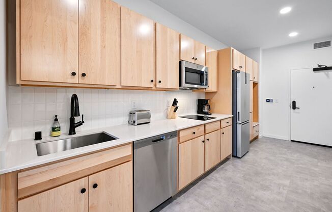 Studio, 1 bath, 530 sqft, $1,385, Unit 319