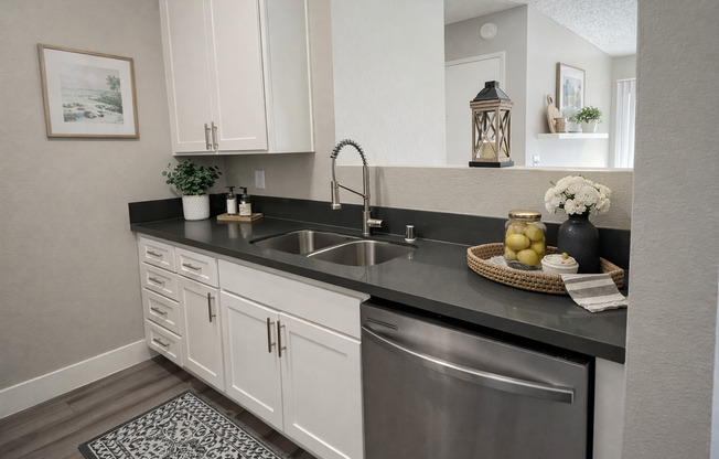 1 bed, 1 bath, 714 sqft, $1,795, Unit 094