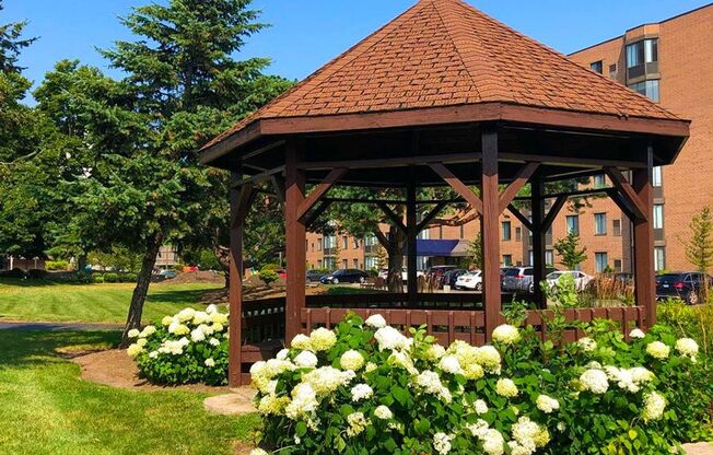 2 beds, 2 baths, 1,039 sqft, $2,285, Unit 637-302