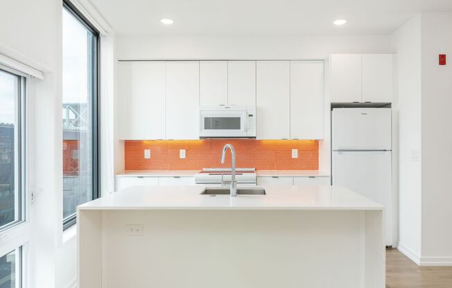 1 bed, 1 bath, 611 sqft, $1,595, Unit N-401