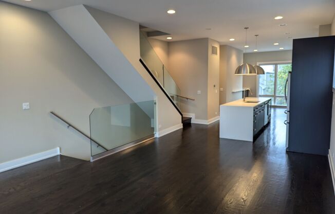 Stunning Newer Construction 3 Bed, 2.5 Bath in West Town