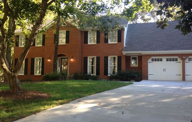 Renovated 5 bed, 2.5 bath single family home in Martins Landing of Roswell