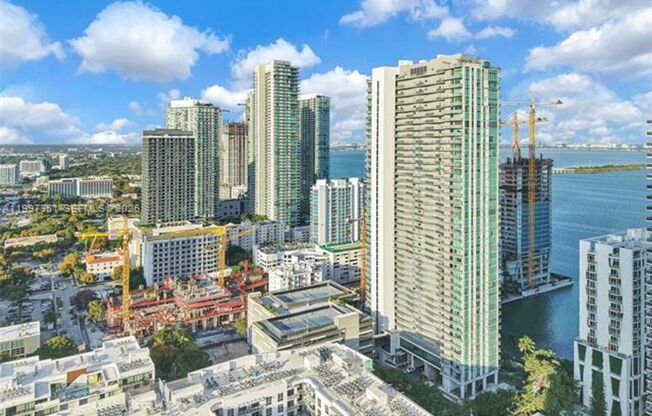 3 beds, 2 baths, 1,395 sqft, $7,250, Unit 460 NE 28th St # 2908