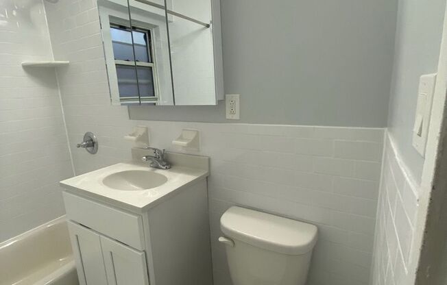 1 bed, 1 bath, $2,400, Unit 7AA