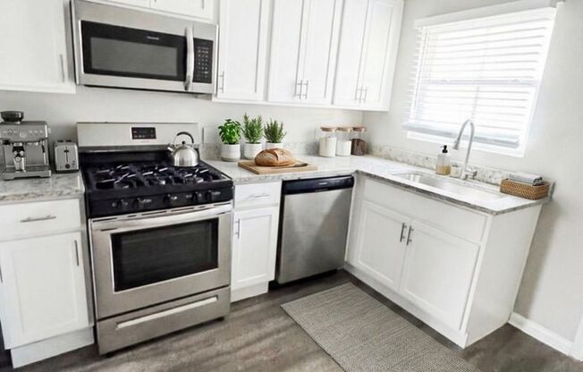 2 beds, 1 bath, 850 sqft, $1,250, Unit 00-F3