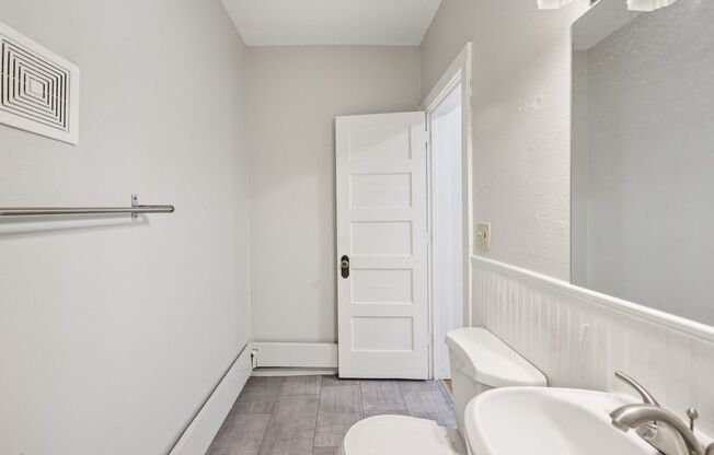 2 beds, 1 bath, 720 sqft, $1,395, Unit 102