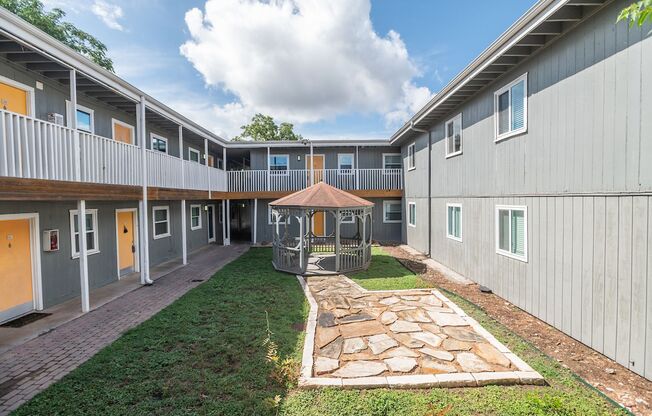Charming 2-Bedroom, 1-Bath Near Downtown & UT