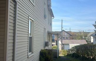 3 beds, 1 bath, $1,595