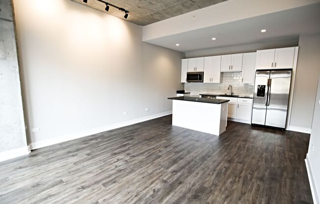 2 beds, 1 bath, 999 sqft, $4,000, Unit 3833-215