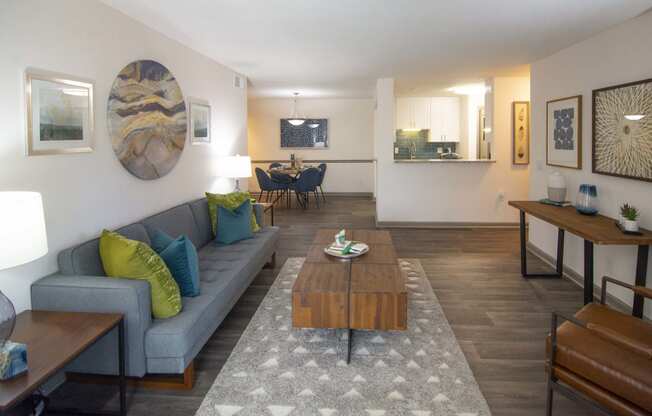 Spacious Classic Living Room Design at Paces Ridge at Vinings, Atlanta, GA, 30339