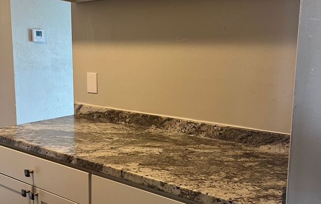 1 bed, 1 bath, $960, Unit 205