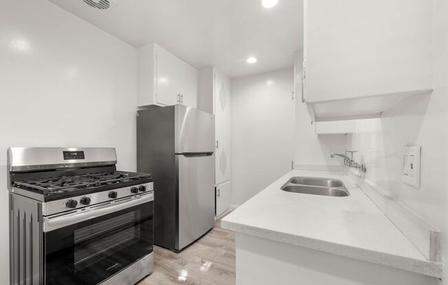 1 bed, 1 bath, $2,000, Unit 02