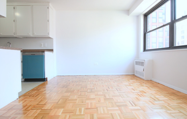3 beds, 1.5 baths, $9,000, Unit 22G