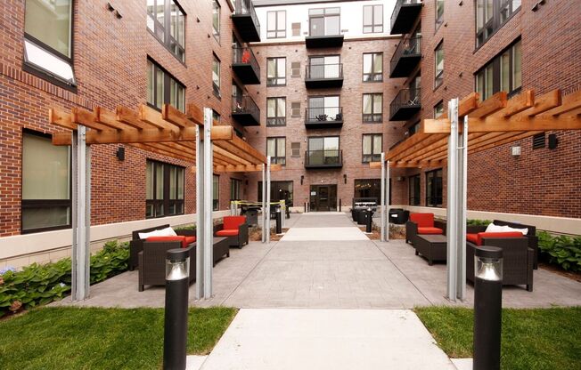 2 beds, 2 baths, 782 sqft, $2,000, Unit 414