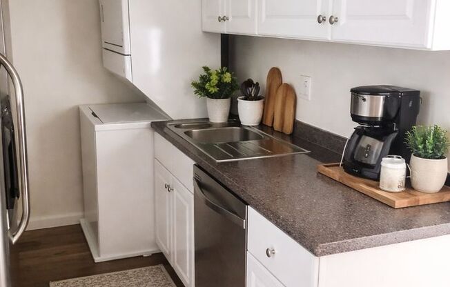 1 bed, 1 bath, 592 sqft, $1,075, Unit 184