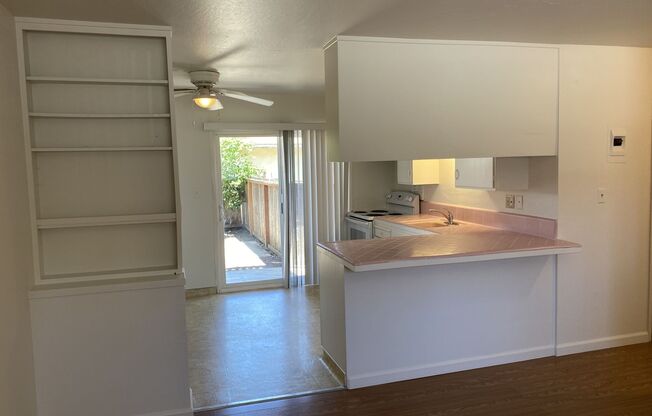 2 beds, 1 bath, 900 sqft, $2,750, Unit B