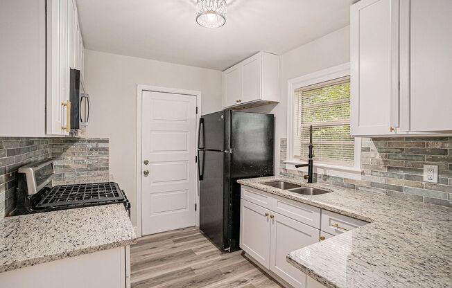 Charming 3BR/2BA Ranch Just off Glenwood Rd!