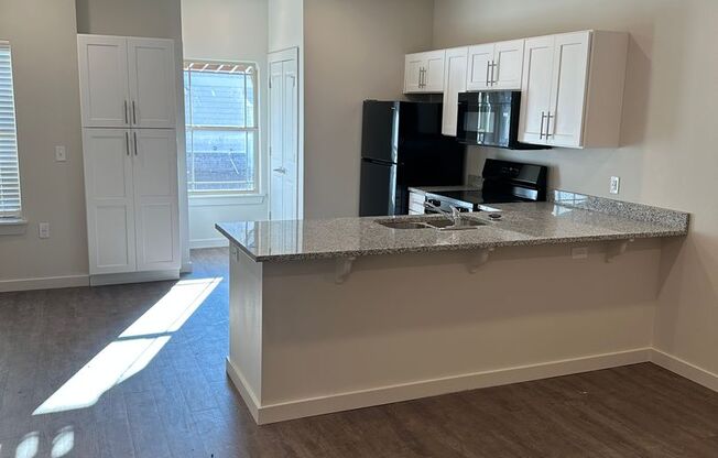 1 bed, 1 bath, 558 sqft, $850