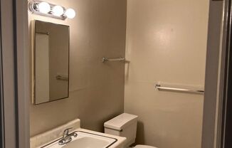 2 beds, 1 bath, $2,000, Unit 05