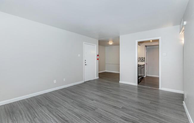 2 beds, 1 bath, 886 sqft, $995
