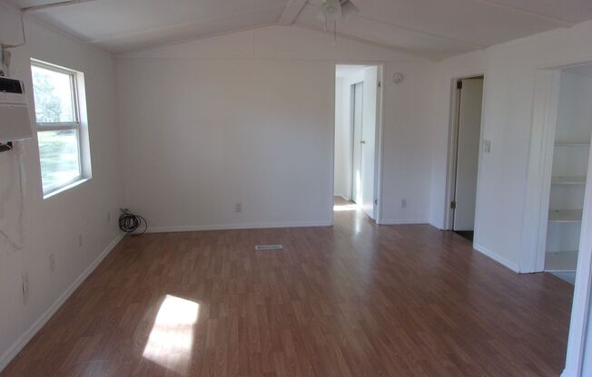 2 beds, 1 bath, $1,250, Unit UNIT B