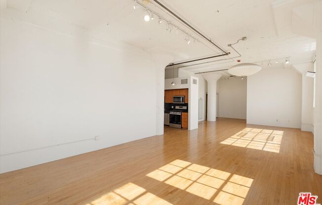 Studio, 1 bath, 980 sqft, $2,500, Unit 519