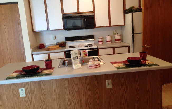1 bed, 1 bath, 756 sqft, $925, Unit 1707-211