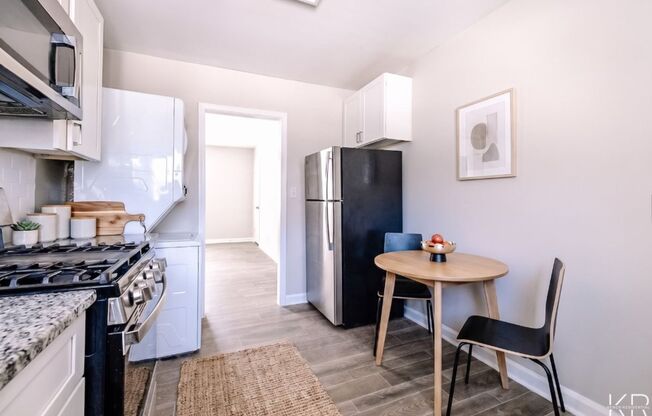 2 beds, 1 bath, 850 sqft, $1,350, Unit 26-A3