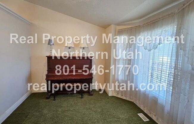 3 beds, 2.5 baths, $2,200