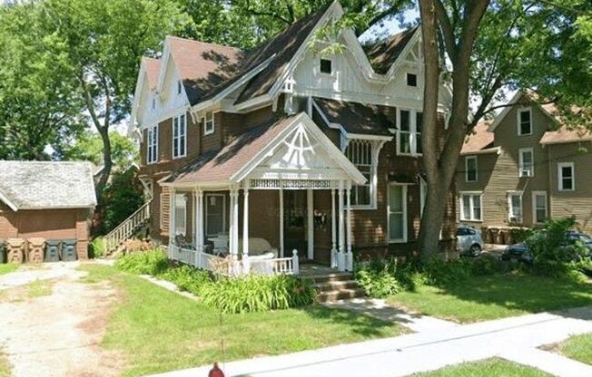 1030 Jenifer St