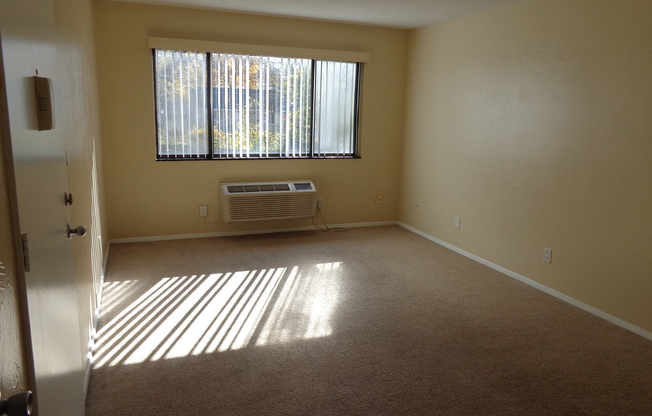 2 beds, 1 bath, 720 sqft, $775, Unit 3312-09