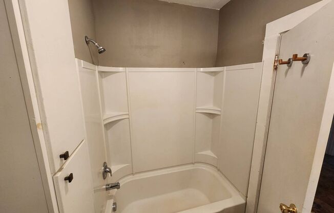 2 beds, 1 bath, $750, Unit Unit 515